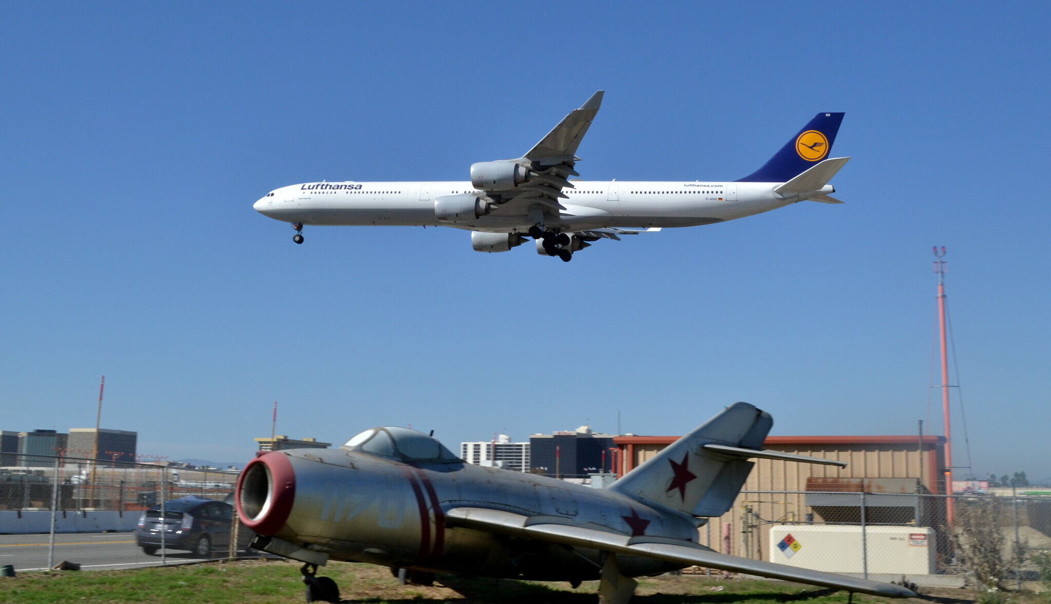Lufthansa A340 landing at LAX with some aviation history on the ground by Tracie Hall via Flickr/CC BY-SA 2.0