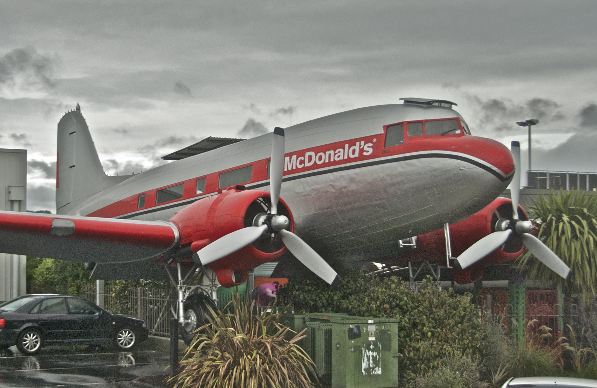 McDonald's Douglas DC-3C-S1C3G; ZK-CAW@ Taupo;25.07.2012/663aq by Aero Icarus via Flickr/Creative Commons
